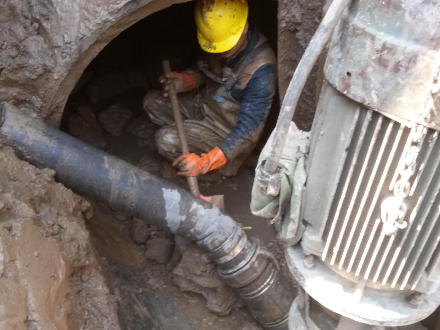 达尔罕茂明安联合管道清淤