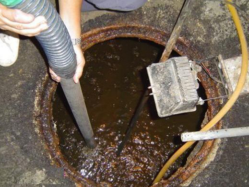 达尔罕茂明安联合隔油池清理