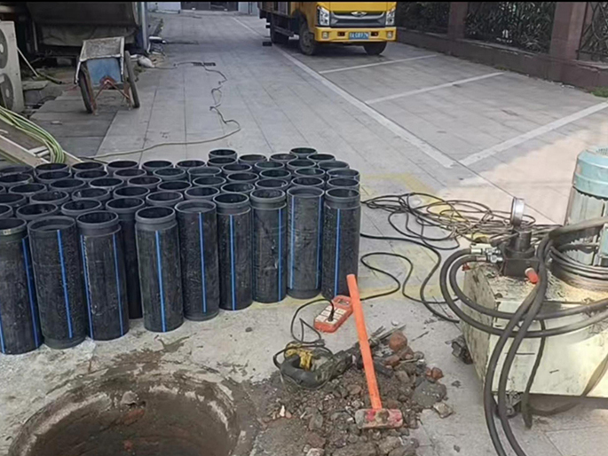 达尔罕茂明安联合PE置换管厂家 DN315置换管 非开挖管短管置换